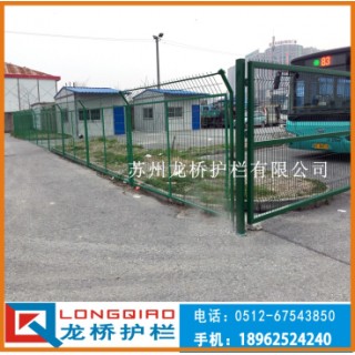 江苏高速公路护栏网 公路隔离防护网 订制浸塑绿色钢丝网围栏